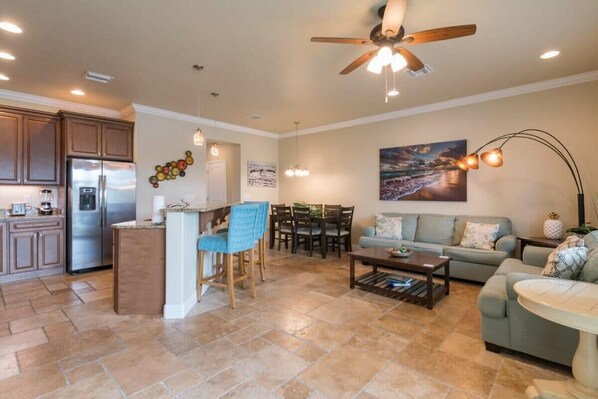 Een televisie en een kantoor