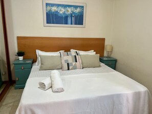 1 habitación, tabla de planchar con plancha, wifi gratis y ropa de cama