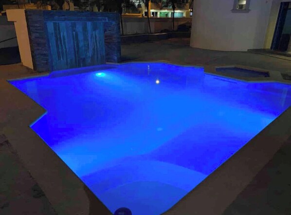 Piscine intérieure, piscine extérieure