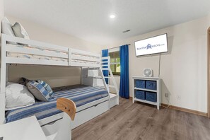 A bunk bed room with a television, storage shelves, and a window with curtains. - Amazing Lake View Walk-In Condo, Newly Renovated Spacious Near Silver Dollar City with Free Tickets (Branson)