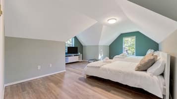 5 bedrooms, iron/ironing board, travel crib, free WiFi