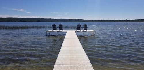 Lakefront Cottage #5, AC, Newly Remodeled, 8 Kayaks, 4 SUP, Rowboats