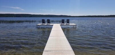 Lakefront Cottage #5, AC, Newly Remodeled, 8 Kayaks, 4 SUP, Rowboats