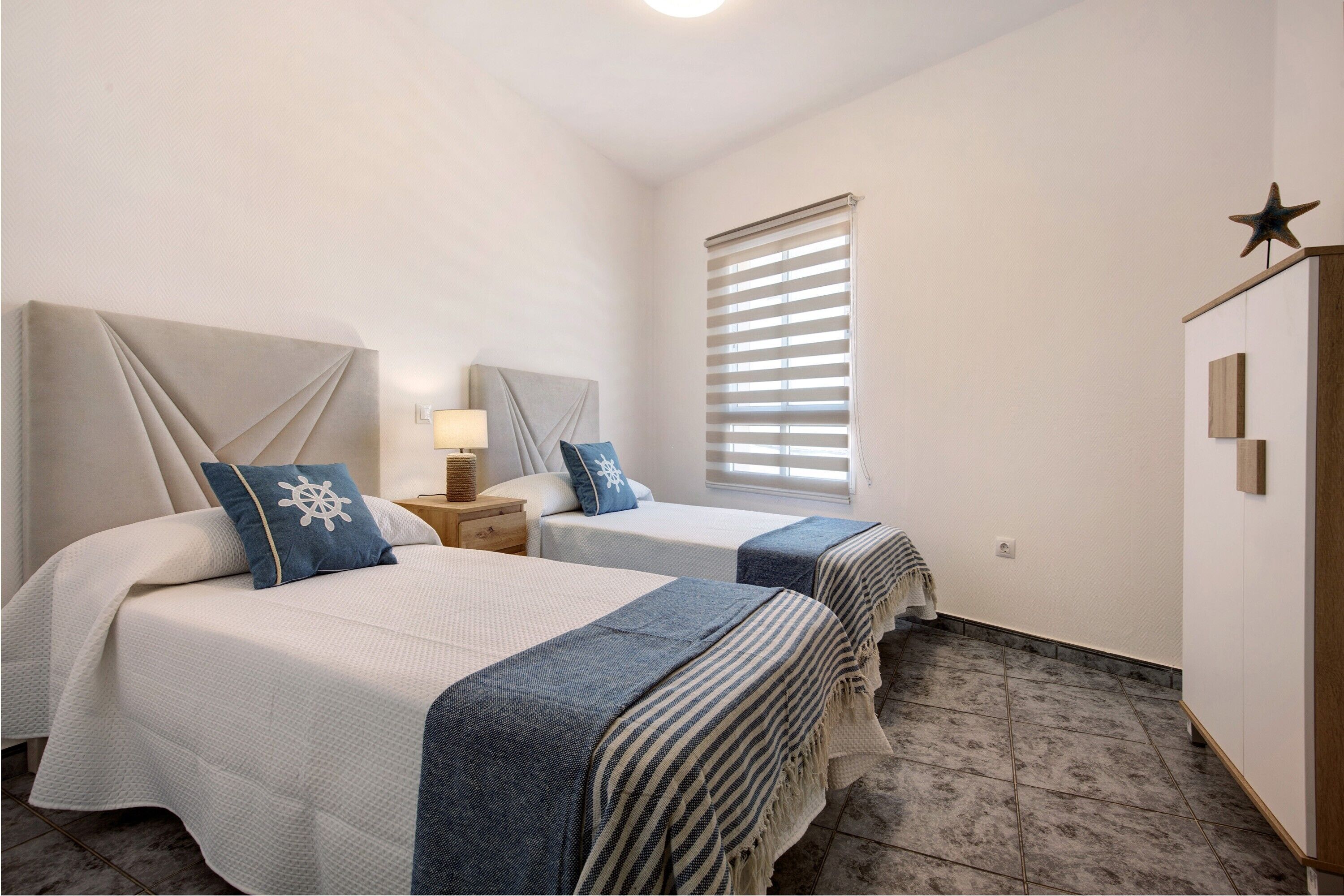 2 室のベッドルーム、アイロン / アイロン台、WiFi (無料)、ベッドシーツ