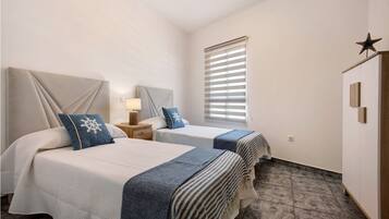 2 室のベッドルーム、アイロン / アイロン台、WiFi (無料)、ベッドシーツ