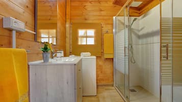 Ducha, secador de pelo y toallas