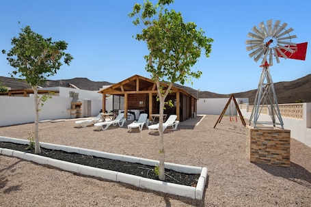 Property grounds. Holiday home La Cabañita de Javi with Sea View, Garden & Wi-Fi