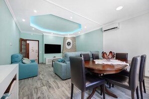 Dining - Apartment Casa Violeta with Terrace, A/C & Wi-Fi (Lagos)