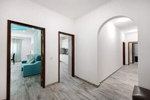 TV - Apartment Casa Violeta with Terrace, A/C & Wi-Fi (Lagos)
