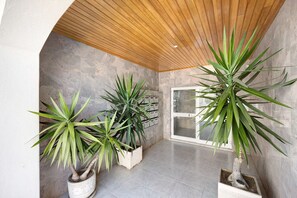 Interior - Apartment Casa Violeta with Terrace, A/C & Wi-Fi (Lagos)