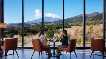 2 restaurants servant le petit déjeuner, spécialités Cuisine italienne