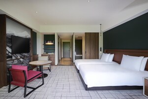 Edredons de pluma, frigobar, cofres nos quartos, escrivaninha