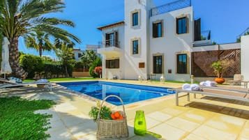 Villa | 4 bedrooms, WiFi