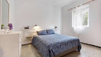 2 bedrooms, iron/ironing board, WiFi (free), bed sheets