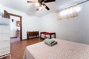 4 bedrooms, free WiFi, bed sheets