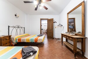 4 bedrooms, free WiFi, bed sheets