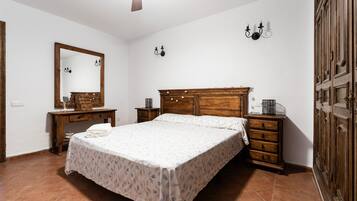 4 chambres, accès au Wi-Fi (inclus), literie fournie