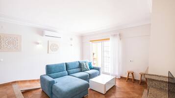 TV, fireplace, ping pong