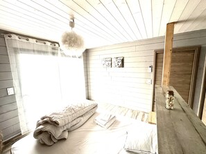 11 bedrooms, iron/ironing board, free WiFi, bed sheets