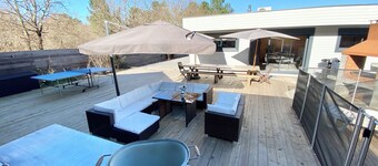 Deux maisons, 29pers max, 11 chambres, piscine, boulodrome, baby-foot, ping-pong