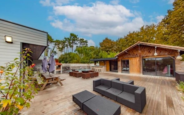 屋外ダイニングエリア