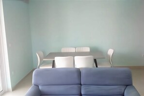 Interni