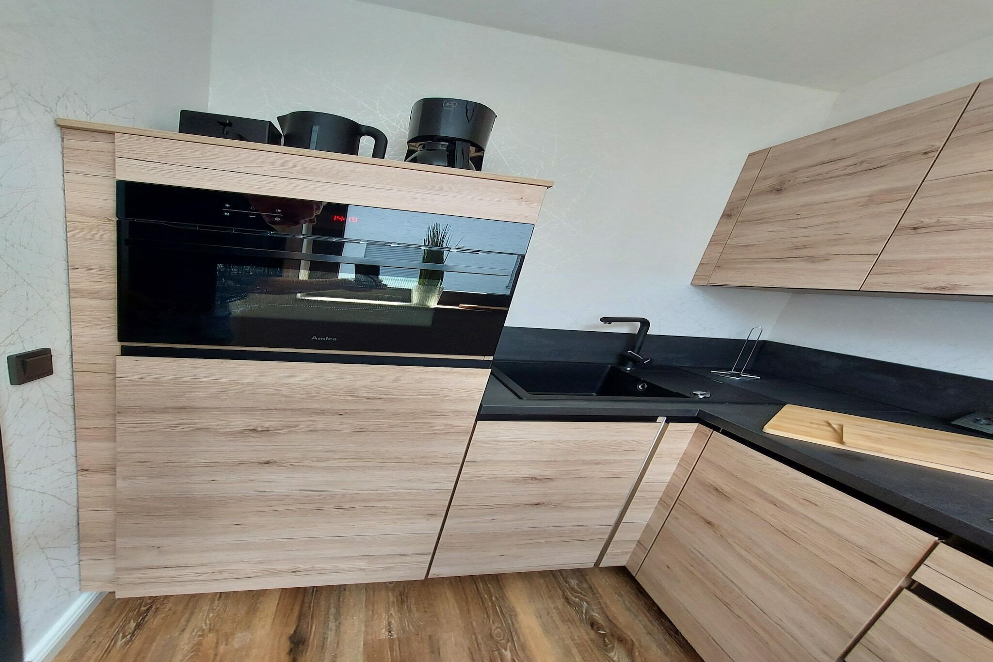 Kühlschrank, Mikrowelle, Herdplatte, Geschirrspüler