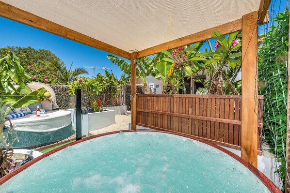 Outdoor spa tub