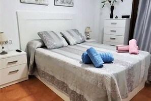 1 slaapkamer, een strijkplank/strijkijzer, gratis wifi