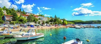 Inbjudande lägenhet i Jadranovo med balkong/terrass