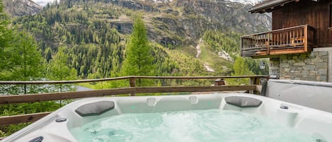 Bain à remous extérieur