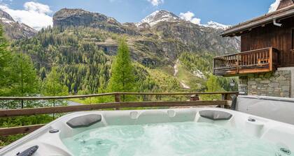 Chalet Joséphine - 108m², 5 Bedrooms, 5 Bathrooms - Ski-in/Ski-out, Jacuzzi, Stunning Views