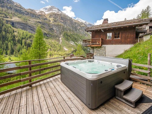 Chalet de Luxe à Tignes - 5 Chambres, Jacuzzi et Parking