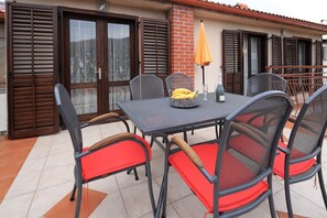 Outdoor dining - Inviting apartment in Tribalj with garden (Tribalj)