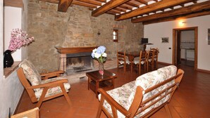 Family Villa, Multiple Bedrooms, Fireplace, Mountainside (Villa La Chiesina) | Interior - Villa La Chiesina (Arcidosso)