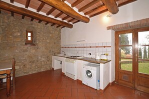 Family Villa, Multiple Bedrooms, Mountainside (Villa La Chiesina) | Private kitchen | Fridge, oven, stovetop, dishwasher - Villa La Chiesina (Arcidosso)
