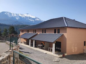 Exterior - Jausiers: 50m² T3 apartment with terrace, pool, pets allowed (Jausiers)