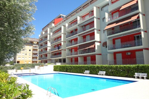 5-Person Caorle Apartment with Pool
