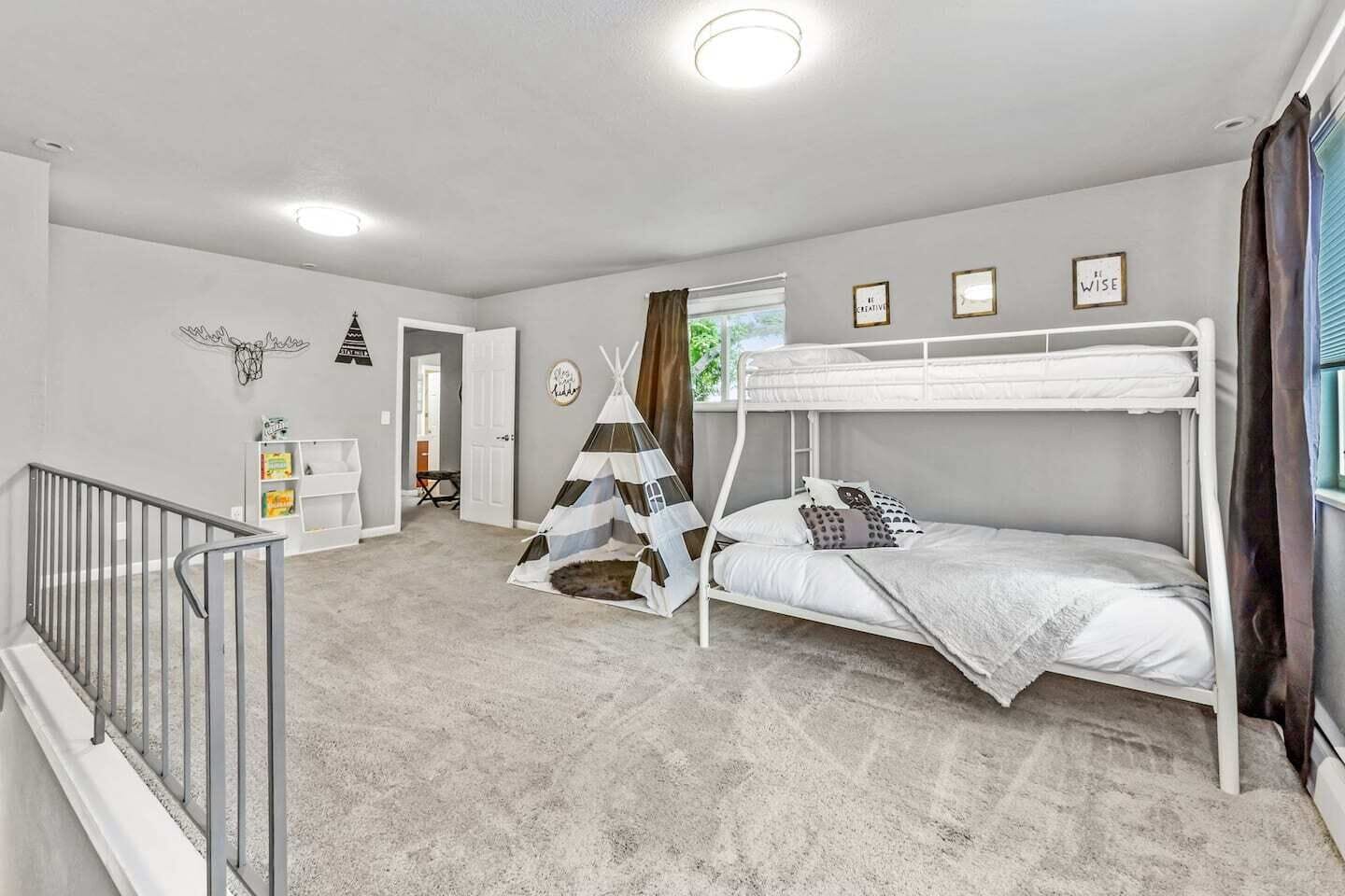 5 makuuhuonetta, silitysrauta/-lauta, vauvan matkasänky, ilmainen Wi-Fi