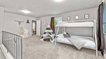 5 makuuhuonetta, silitysrauta/-lauta, vauvan matkasänky, ilmainen Wi-Fi