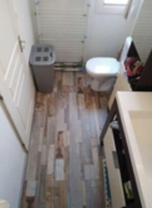 Shower - 2-room apartment with sea view, beach 100m away (Hyères)