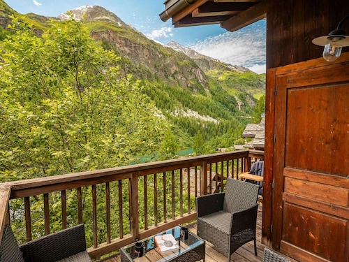 Modern chalet 5 rooms, jacuzzi, 200m lifts, 10 pers.