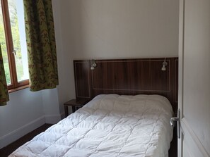 2 bedrooms - T3 apartment in castle with pool and WIFI, pets allowed, 6 people (Jausiers)
