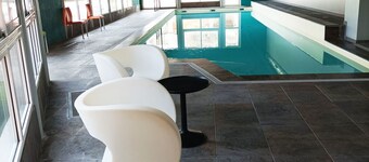 Jausiers - Cozy 2BR Apartment in Château with Pool, Sauna & Free Wi-Fi