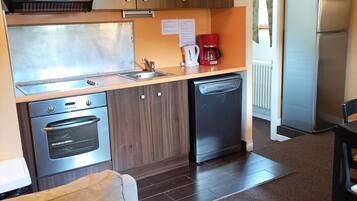 Réfrigérateur, micro-ondes, four, lave-vaisselle