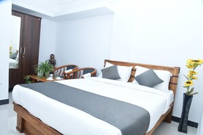 9 bedrooms, desk, free WiFi - KK GROUP OF RESIDENCY (coorg)