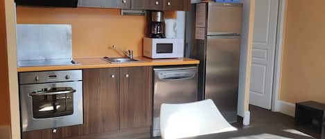Fridge, microwave, dishwasher