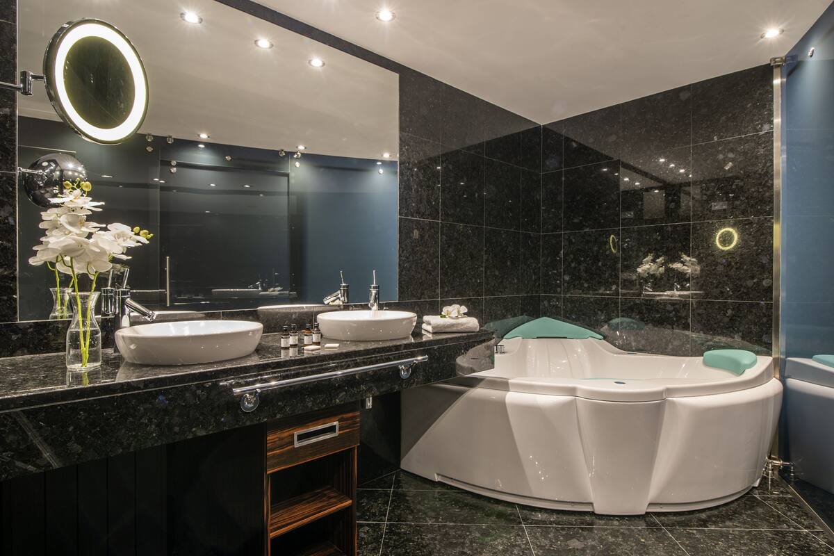 1 bedroom, desk, soundproofing, free wifi