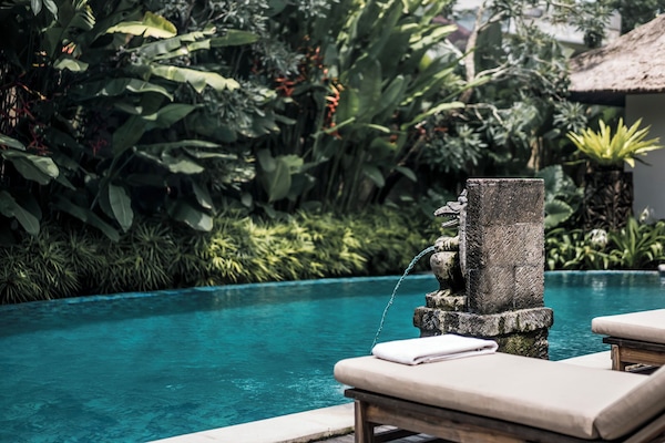 One Bedroom Retreat Luxe | Iron/ironing board, free WiFi, bed sheets