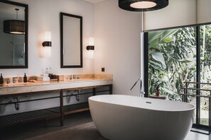 One Bedroom Retreat Urban | Bathroom | Free toiletries, hair dryer, towels